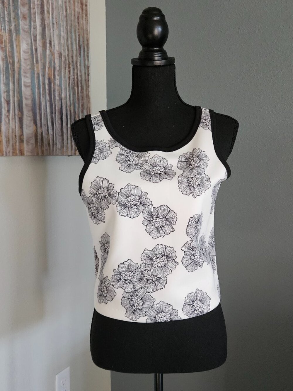 METAPHOR BLACK AND WHITE FLORAL CROP TOP - SIZE Medium